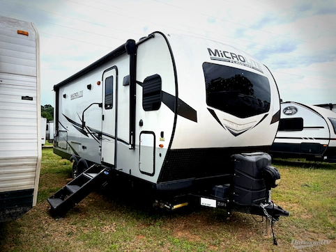 Used 2022 Forest River Flagstaff Micro Lite 25FKS Featured Photo