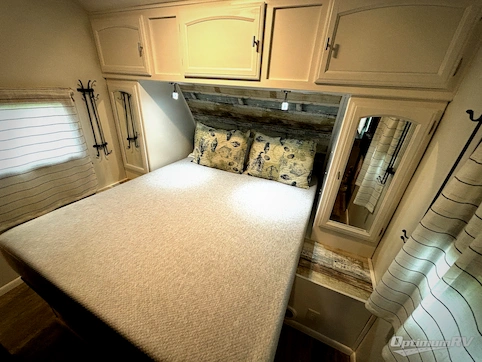 2017 Coachmen Freedom Express 231RBDS RV Photo 3