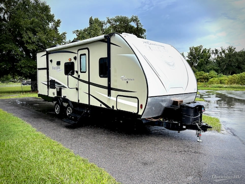 Used 2017 Coachmen Freedom Express 231RBDS Featured Photo