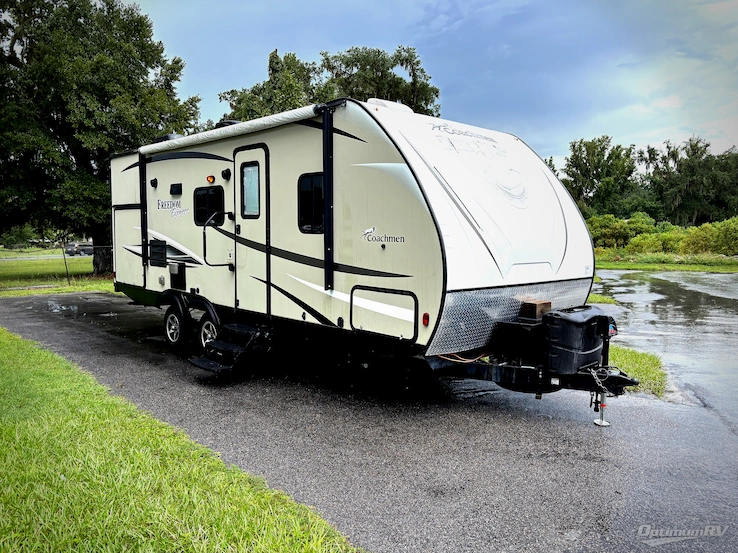 2017 Coachmen Freedom Express 231RBDS RV Photo 1