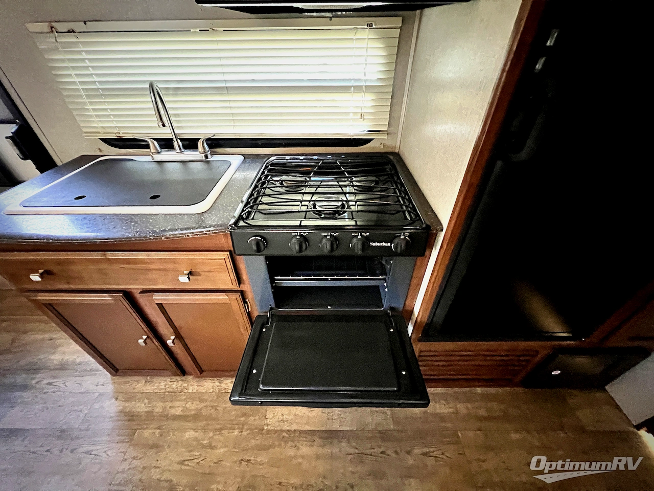 2017 Coachmen Freedom Express 248RBS Photo 11