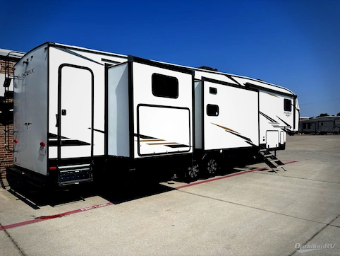Used 2022 Shasta Phoenix 367BH Featured Photo