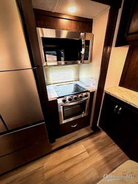 2022 Shasta Phoenix 367BH RV Photo 3