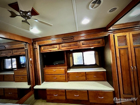 2013 Monaco Knight 36PFT RV Photo 4