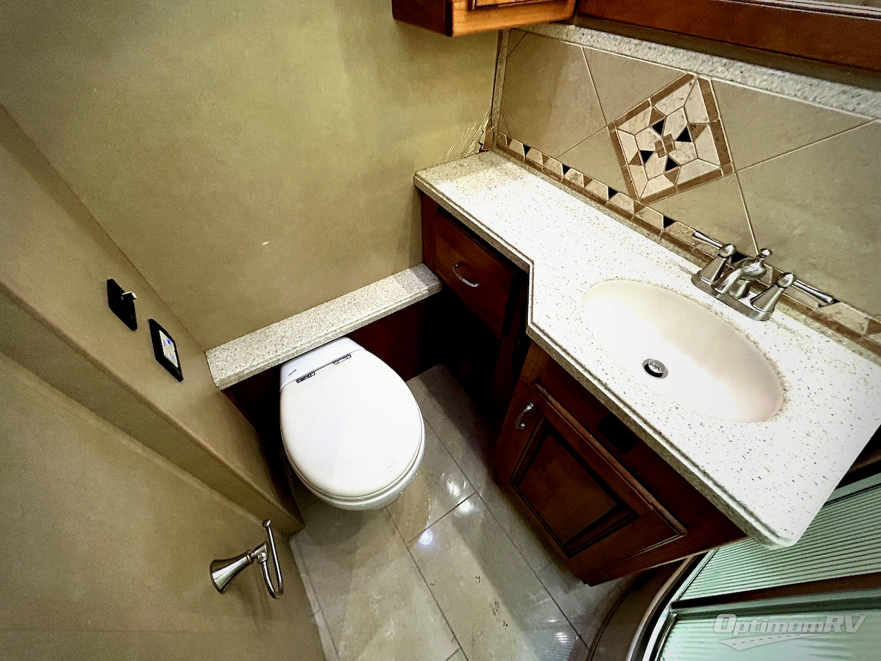 2013 Monaco Knight 36PFT Photo 13