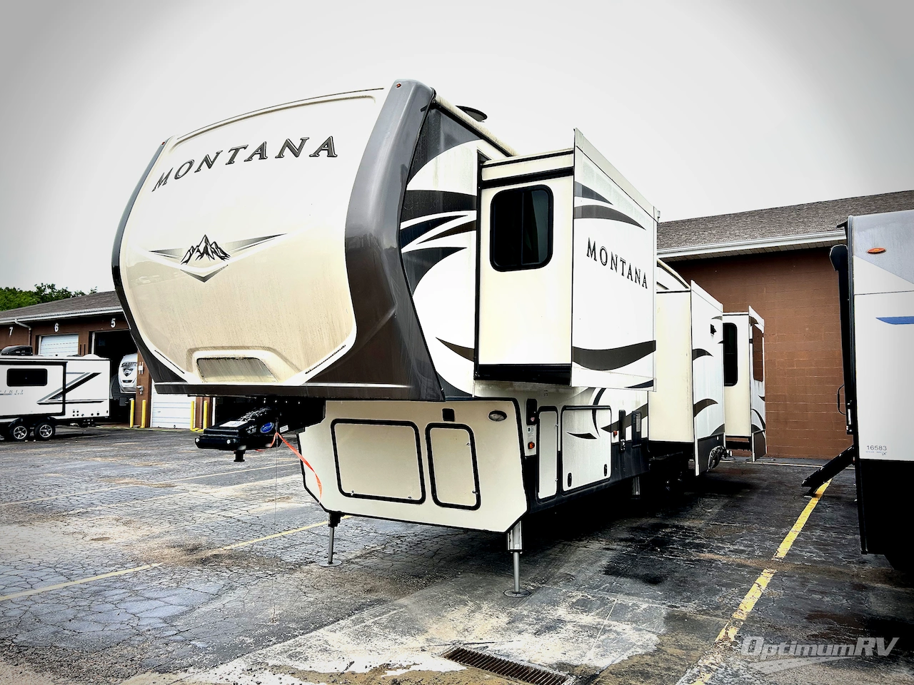 2017 Keystone Montana 3661RL Photo 3