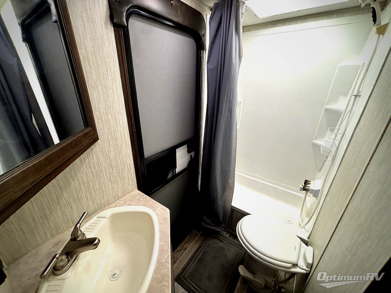 2019 Forest River Cherokee Alpha Wolf 26DBH-L Photo 15