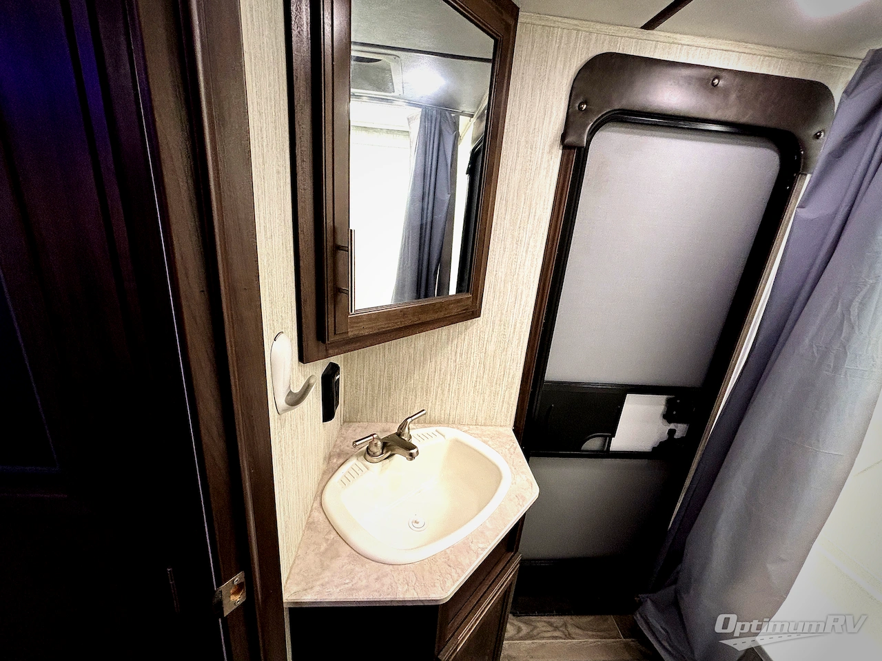 2019 Forest River Cherokee Alpha Wolf 26DBH-L Photo 16