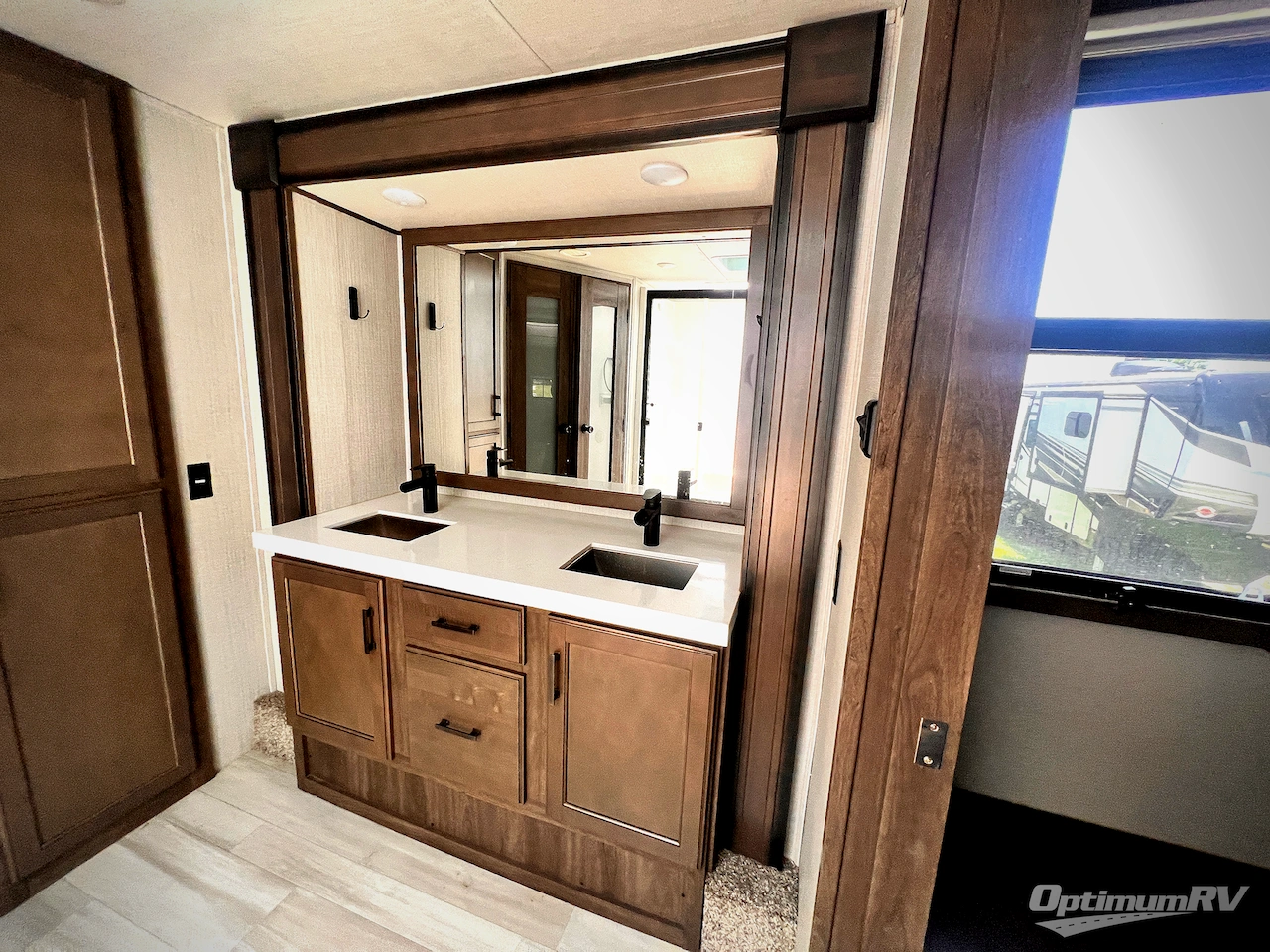 2021 Grand Design Solitude 373FB Photo 24