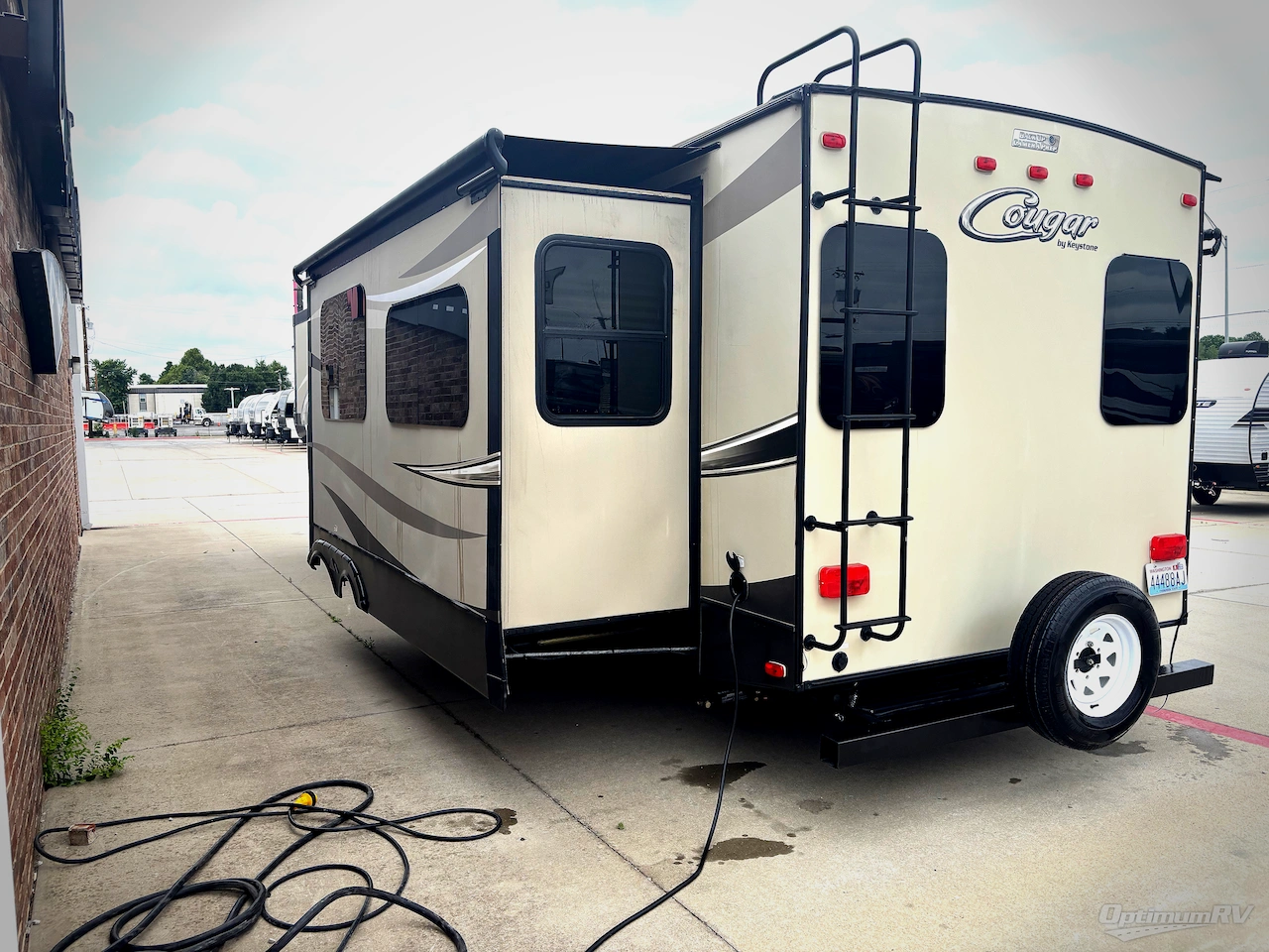 2017 Keystone Cougar Half-Ton Series 32RESWE Photo 3