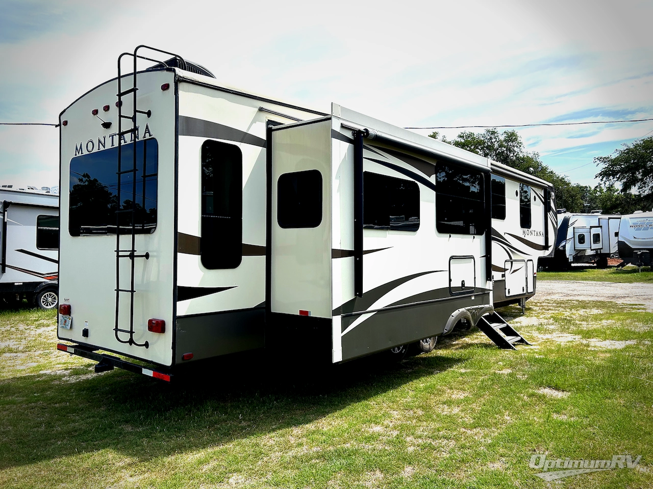 2017 Keystone Montana 3810MS Photo 2