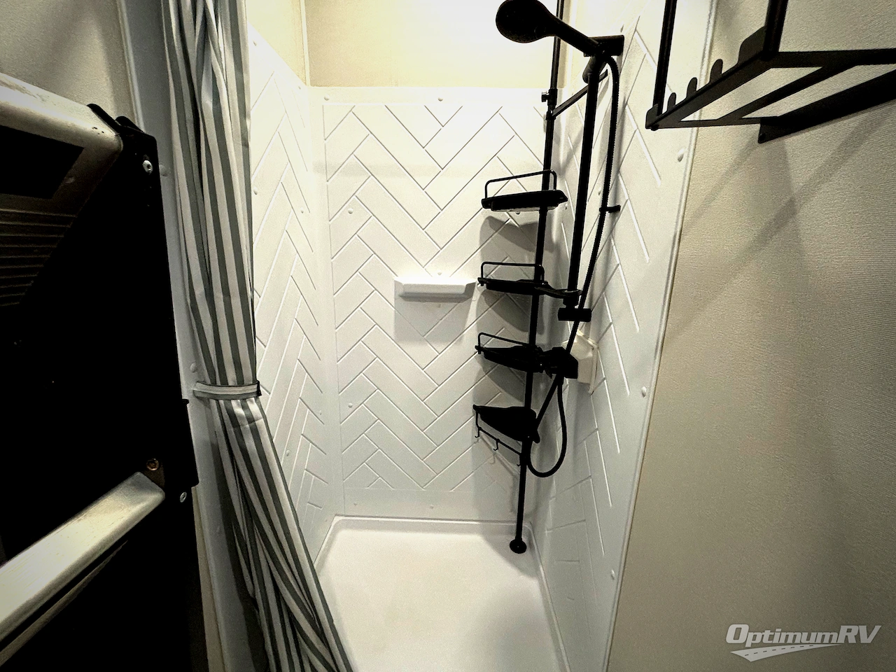 2025 Grand Design Solitude 391DL Photo 24