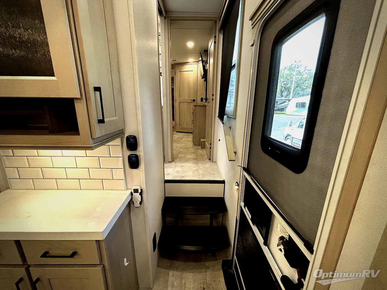 2025 Grand Design Solitude 391DL Photo 6