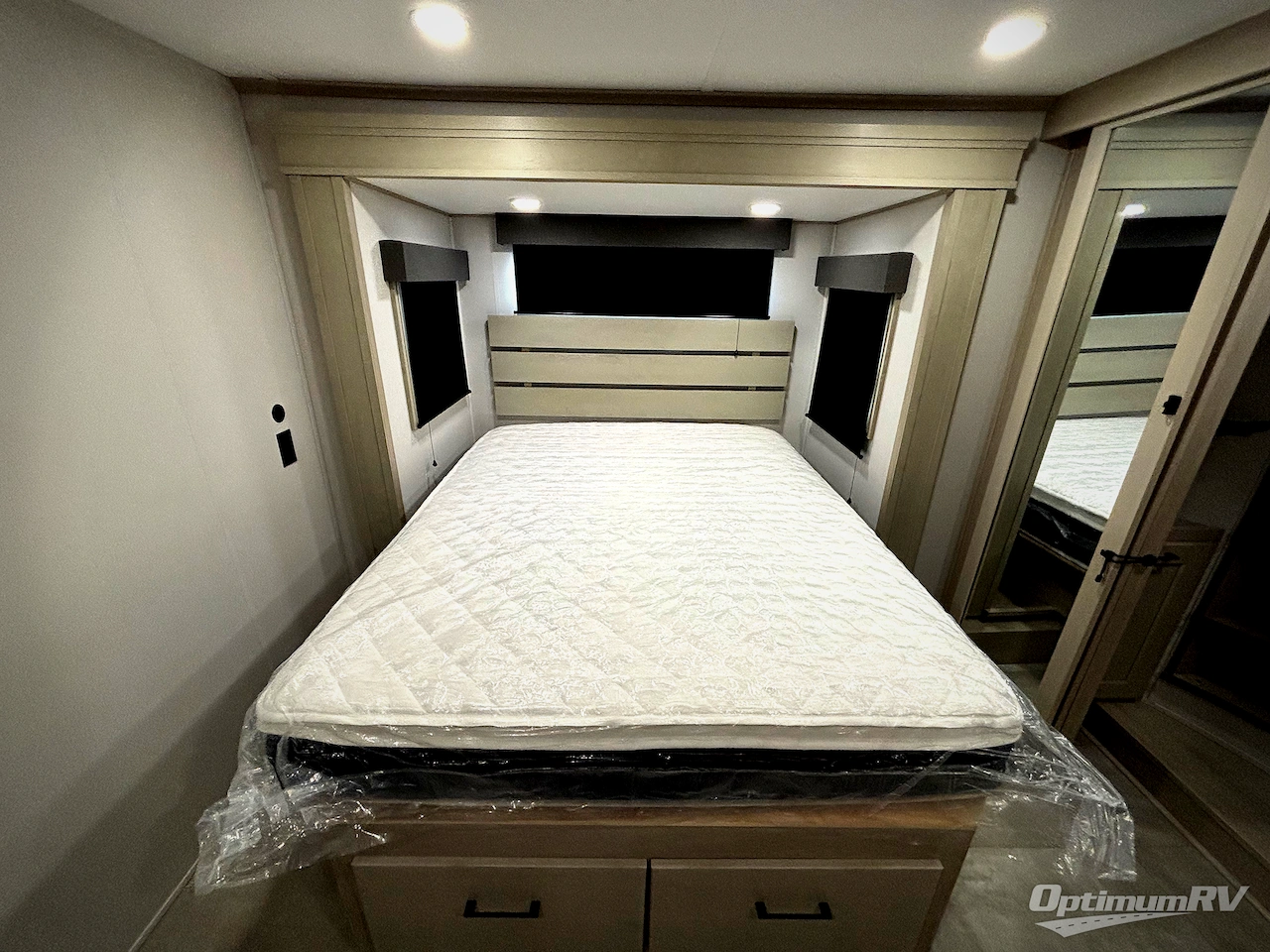 2025 Grand Design Solitude 391DL Photo 8