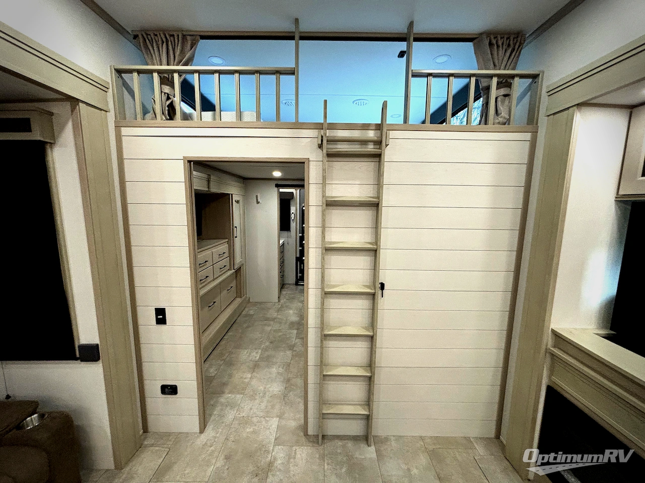 2025 Grand Design Solitude 391DL Photo 18