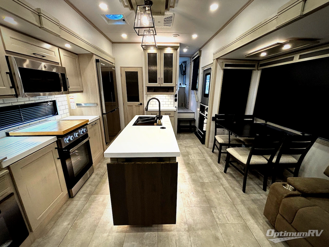 2025 Grand Design Solitude 391DL Photo 4