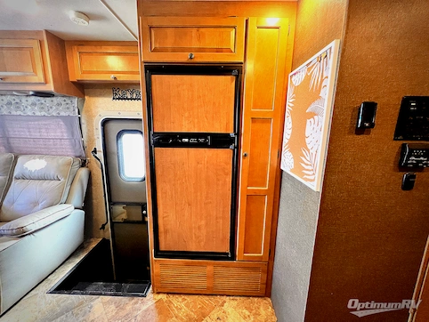 2017 Thor Windsport 34J RV Photo 3