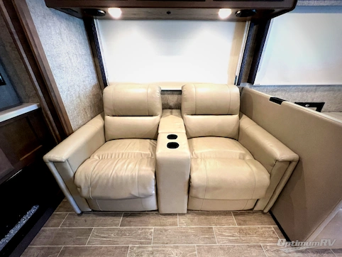 2022 Thor Miramar 37.1 RV Photo 2