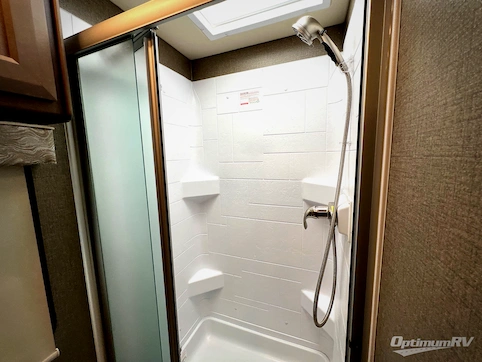 2022 Thor Miramar 37.1 RV Photo 4