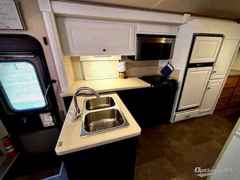 2014 Winnebago Vista 35F RV Photo 2