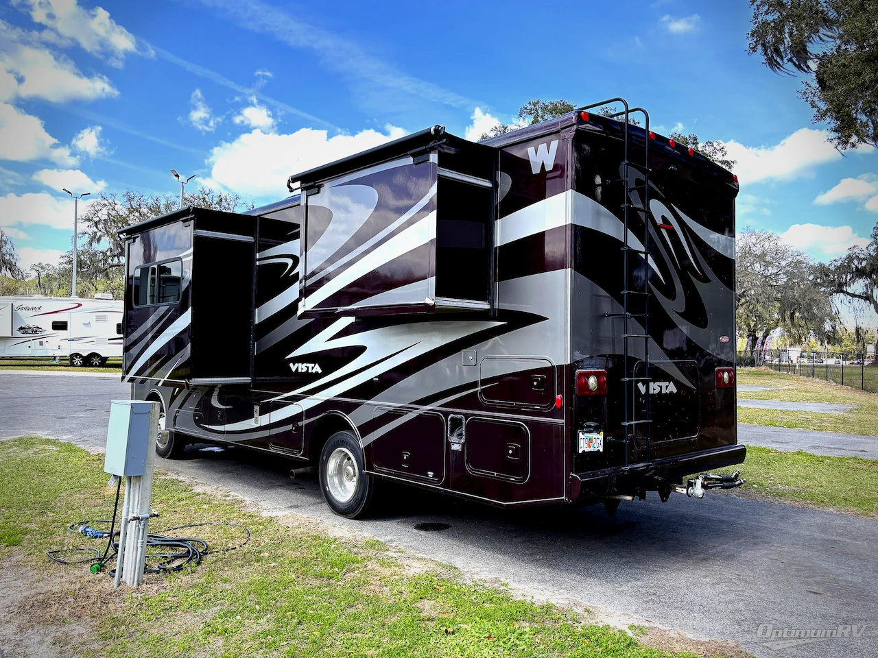 2014 Winnebago Vista 35F Photo 3