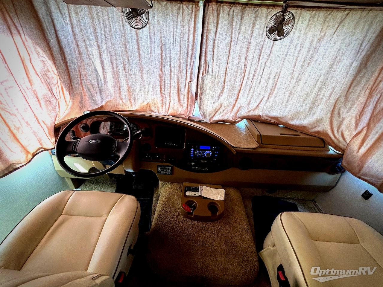 2014 Winnebago Vista 35F Photo 8