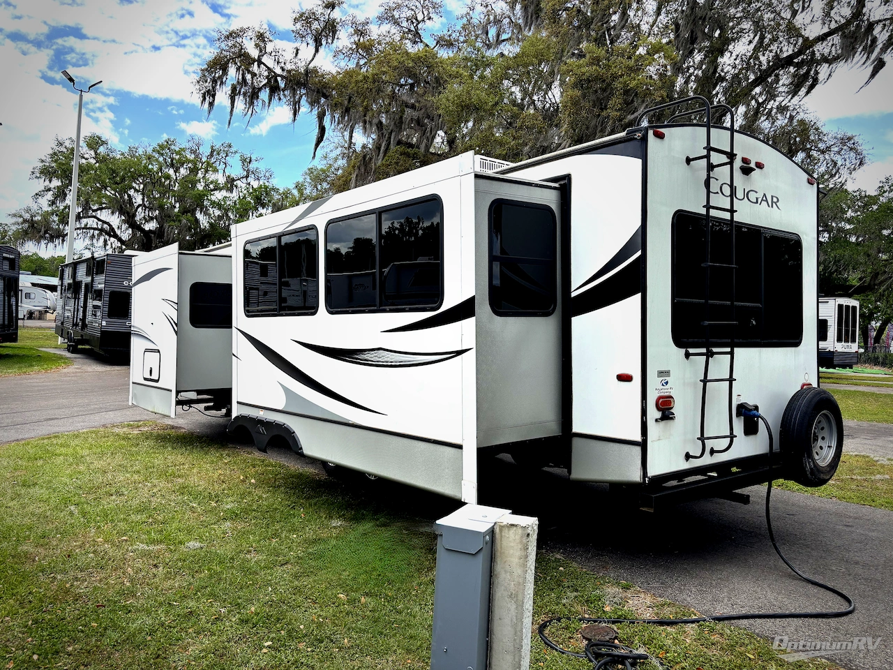 2020 Keystone Cougar Half-Ton 29RLD Photo 3
