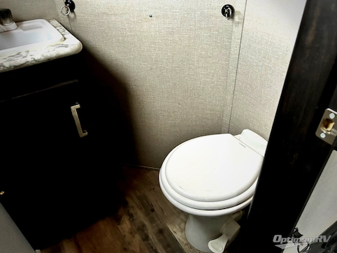 2019 Keystone Fuzion 373 RV Photo 3