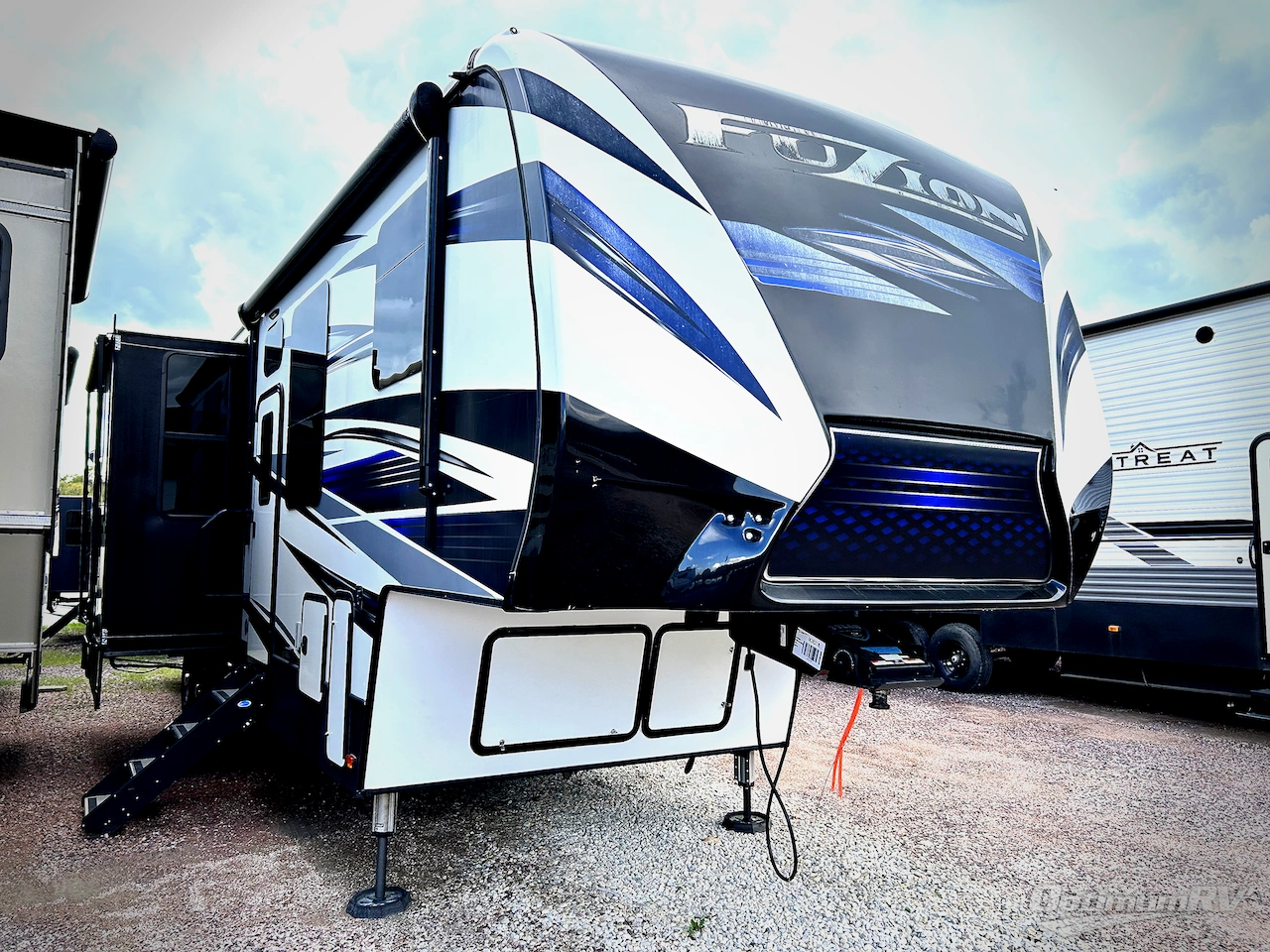 2019 Keystone Fuzion 373 Photo 1
