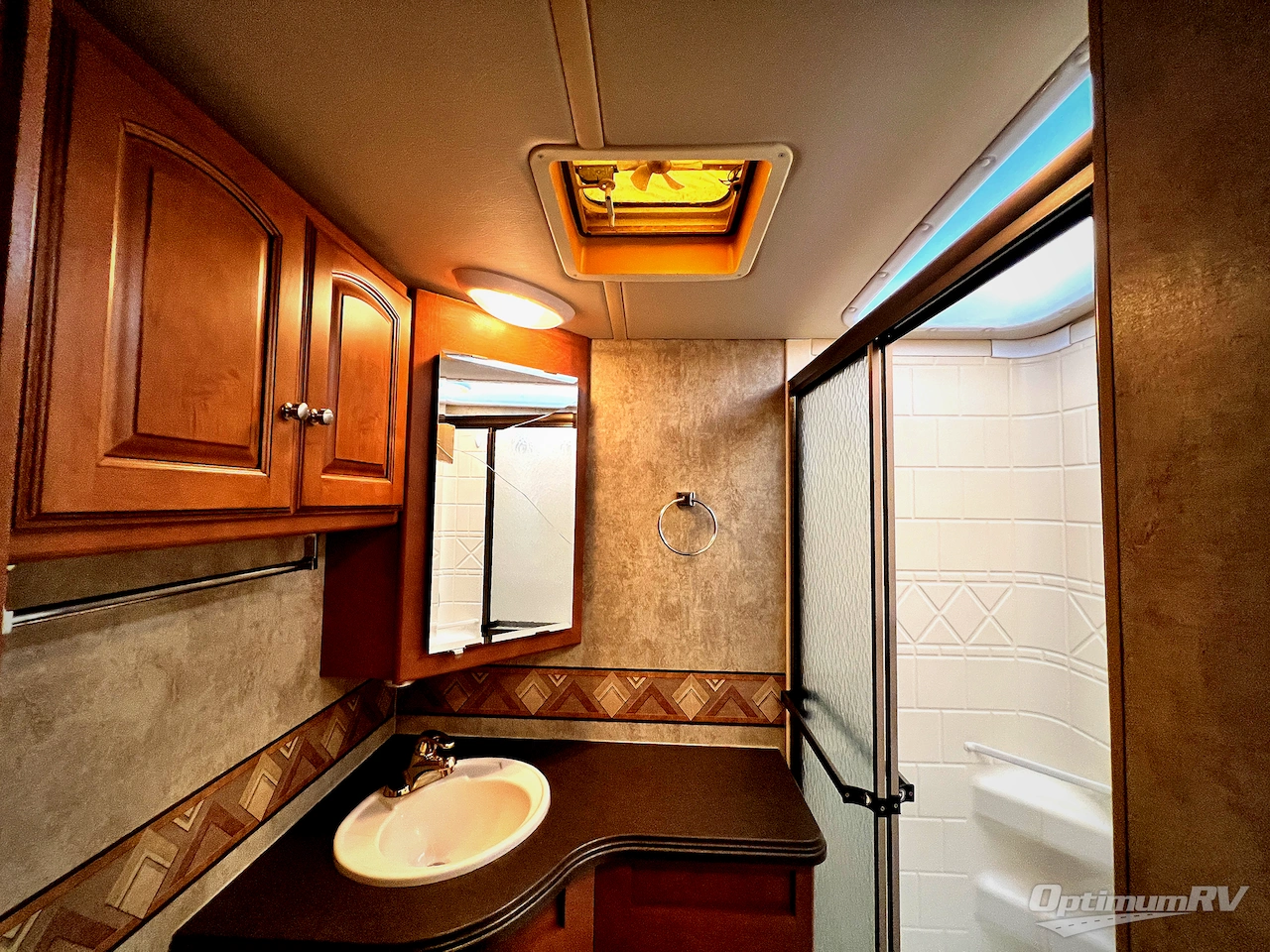 2012 Winnebago Sightseer 33C Photo 17