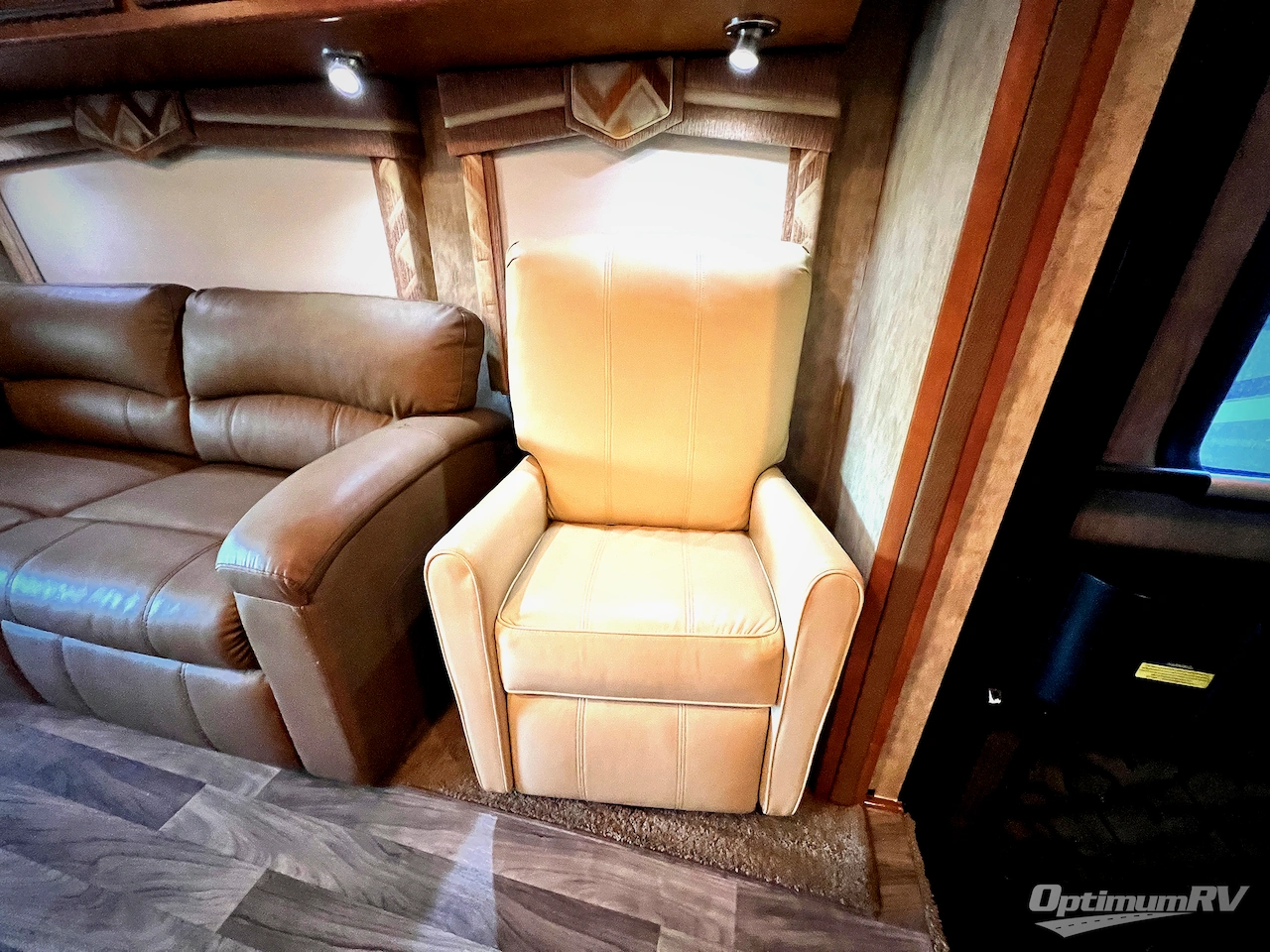 2012 Winnebago Sightseer 33C Photo 16