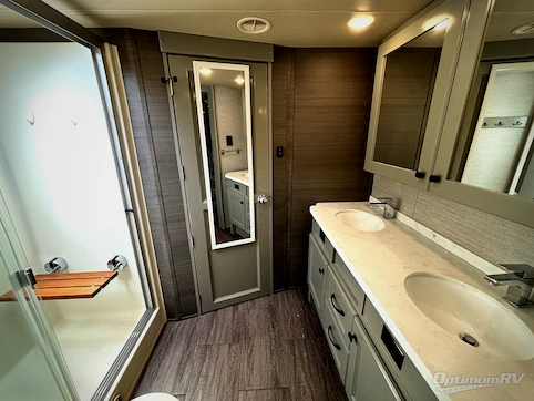 2021 VanLeigh Beacon 41LKB RV Photo 2