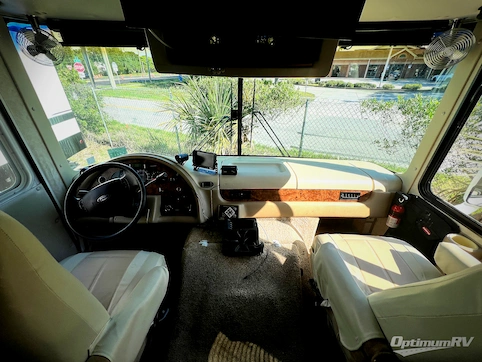 2004 Damon Daybreak 3270 RV Photo 2