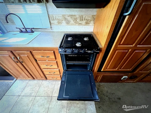 2004 Damon Daybreak 3270 RV Photo 3