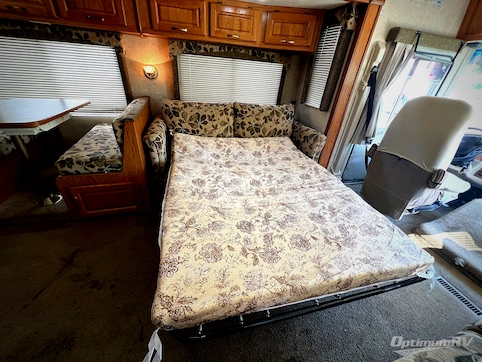 2004 Damon Daybreak 3270 RV Photo 4