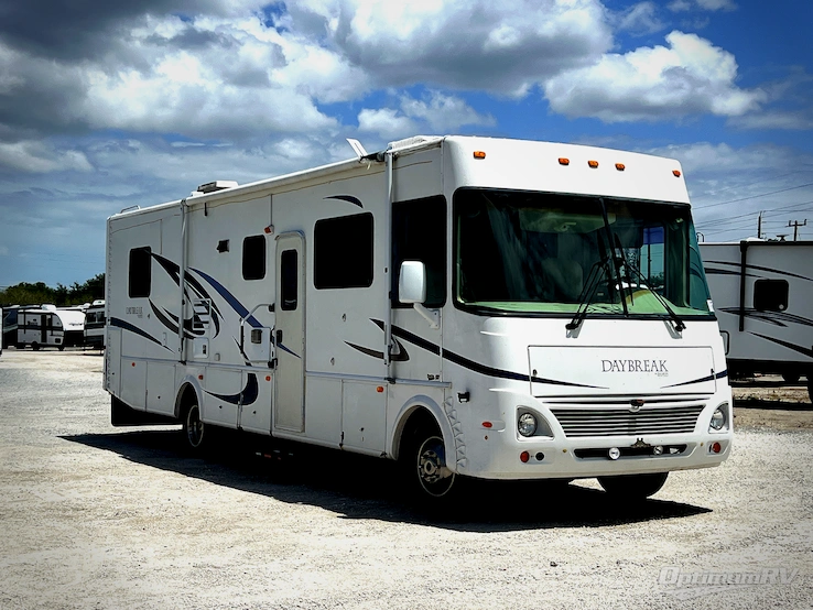 2004 Damon Daybreak 3270 RV Photo 1