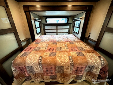 2021 Grand Design Solitude 380FL RV Photo 4