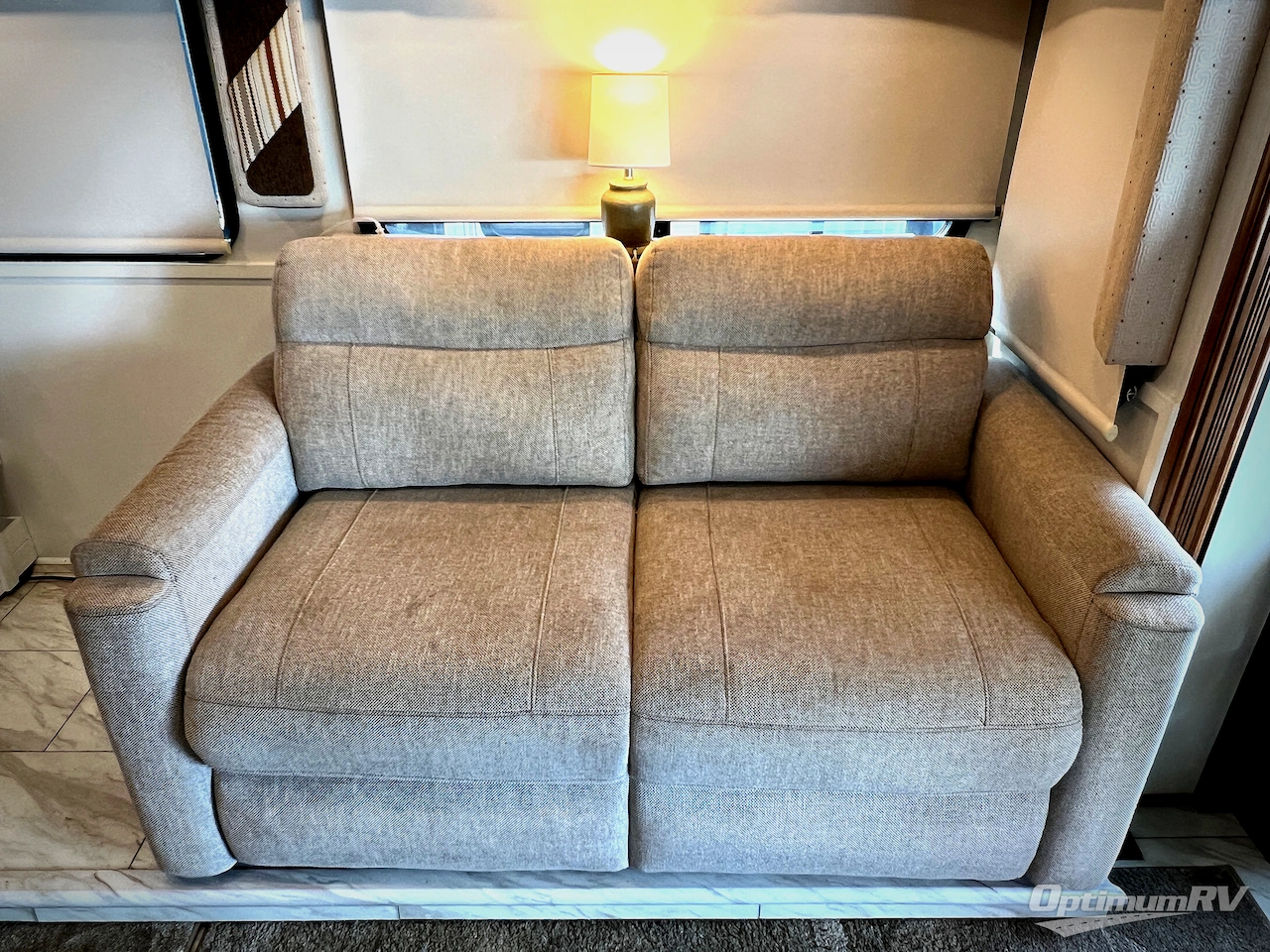 2017 Winnebago Forza 34T Photo 9