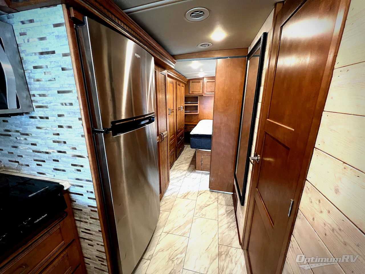 2017 Winnebago Forza 34T Photo 17