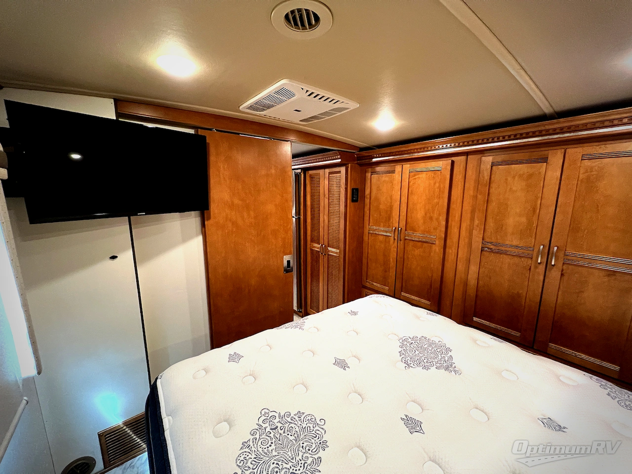 2017 Winnebago Forza 34T Photo 28