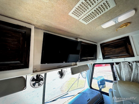 2002 Fleetwood Southwind 32v RV Photo 4