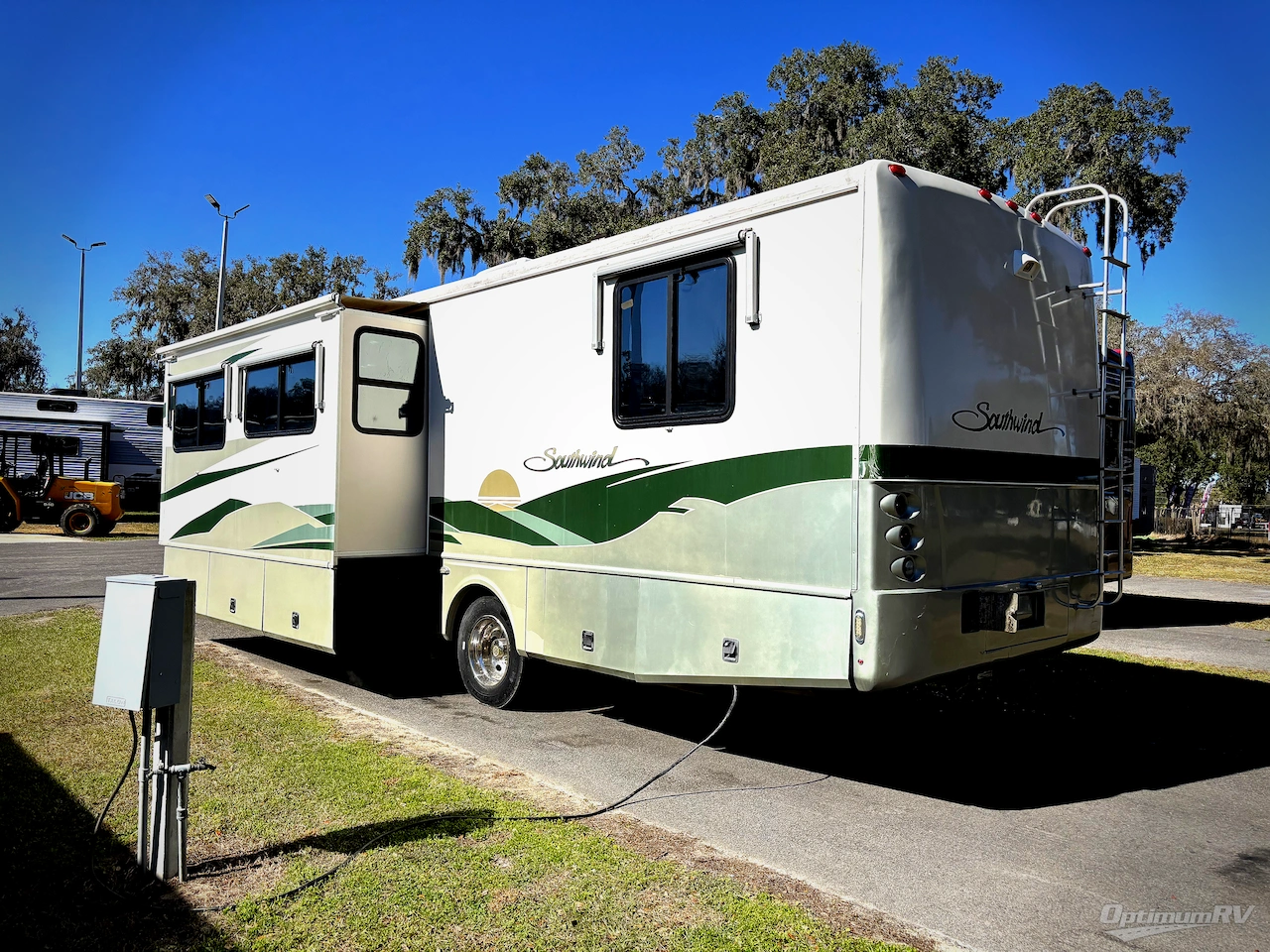 2002 Fleetwood Southwind 32v Photo 3