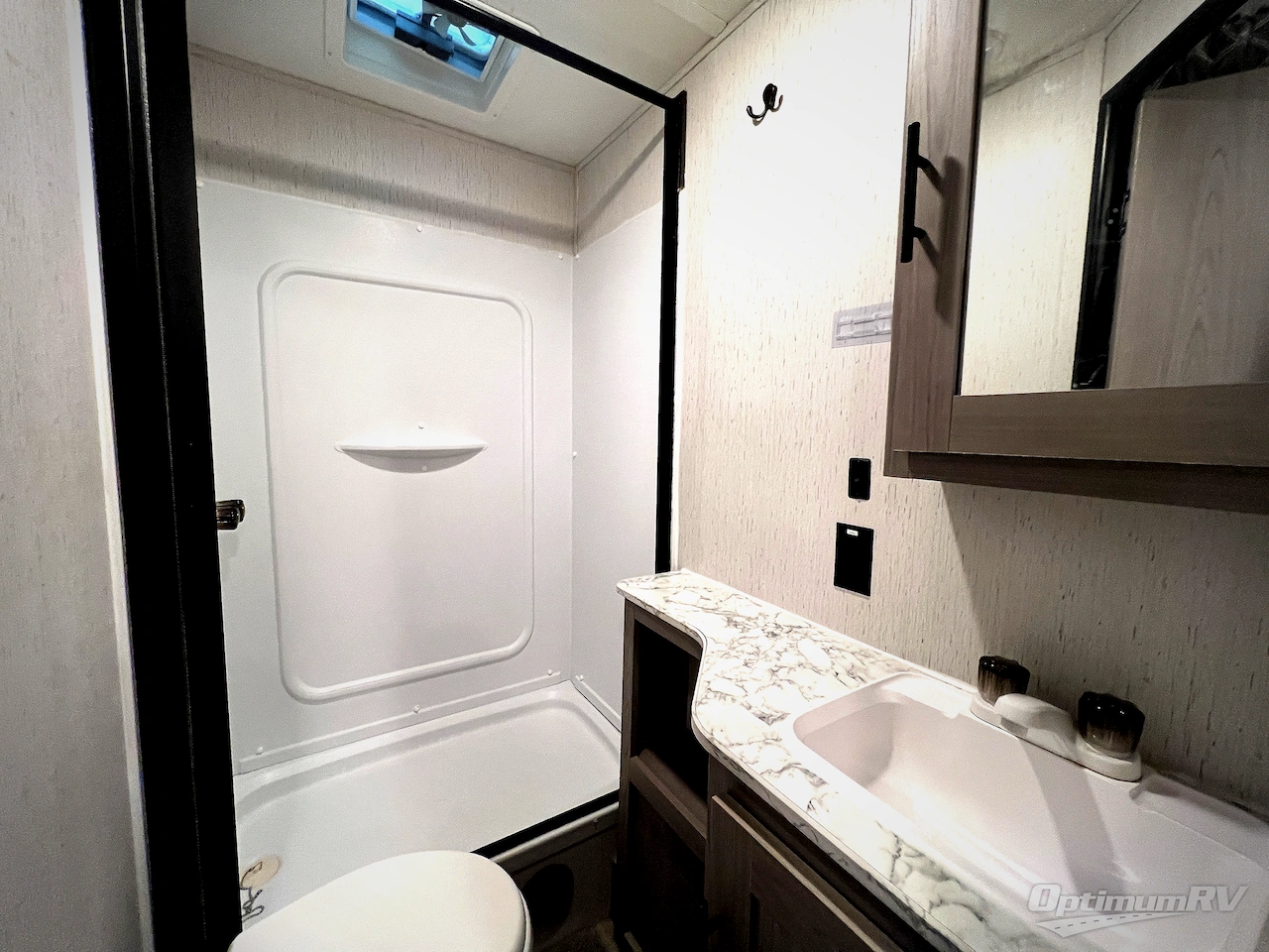 2022 Dutchmen Coleman Lantern Series 242BH Photo 12