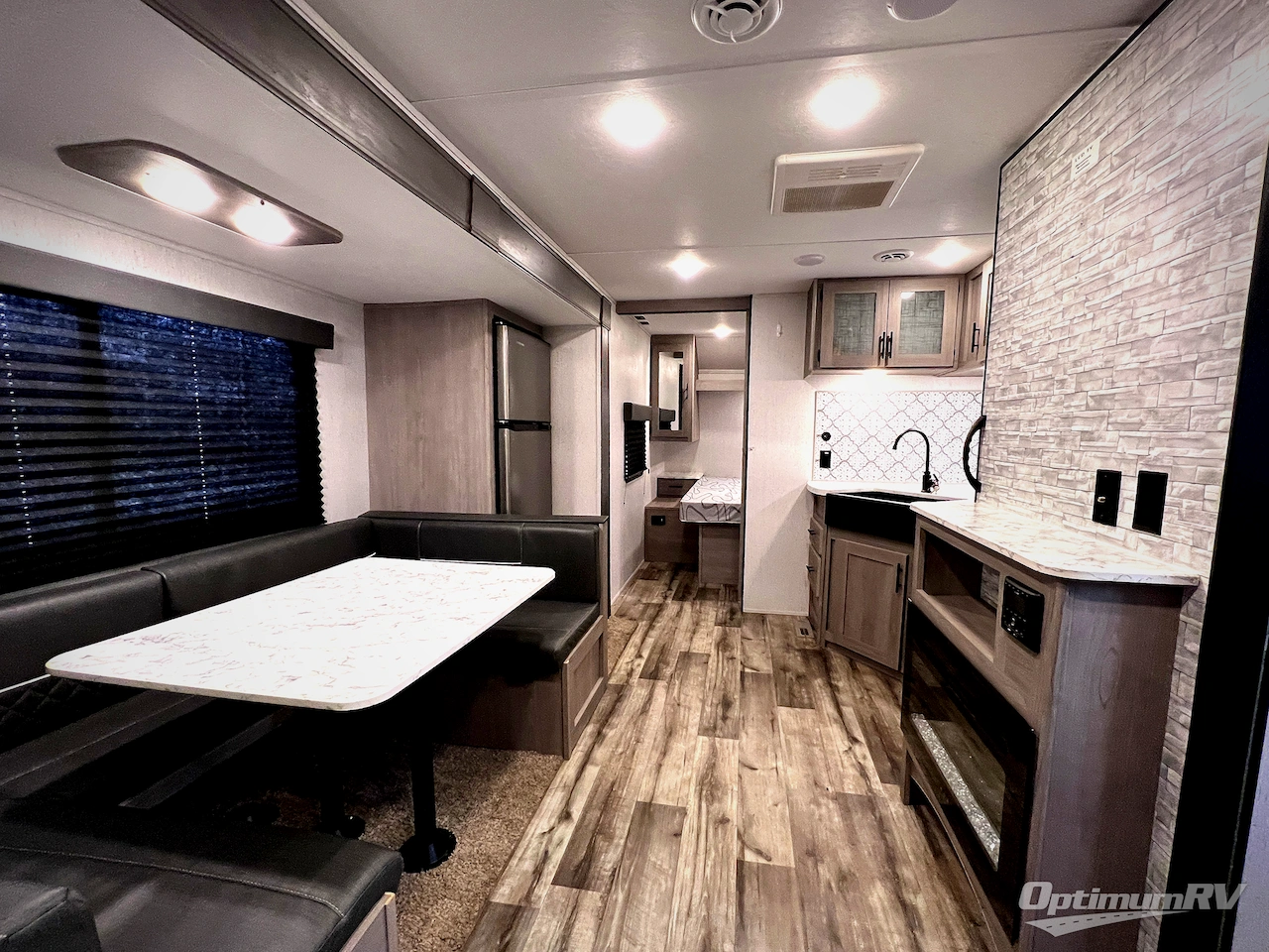 2022 Dutchmen Coleman Lantern Series 242BH Photo 5