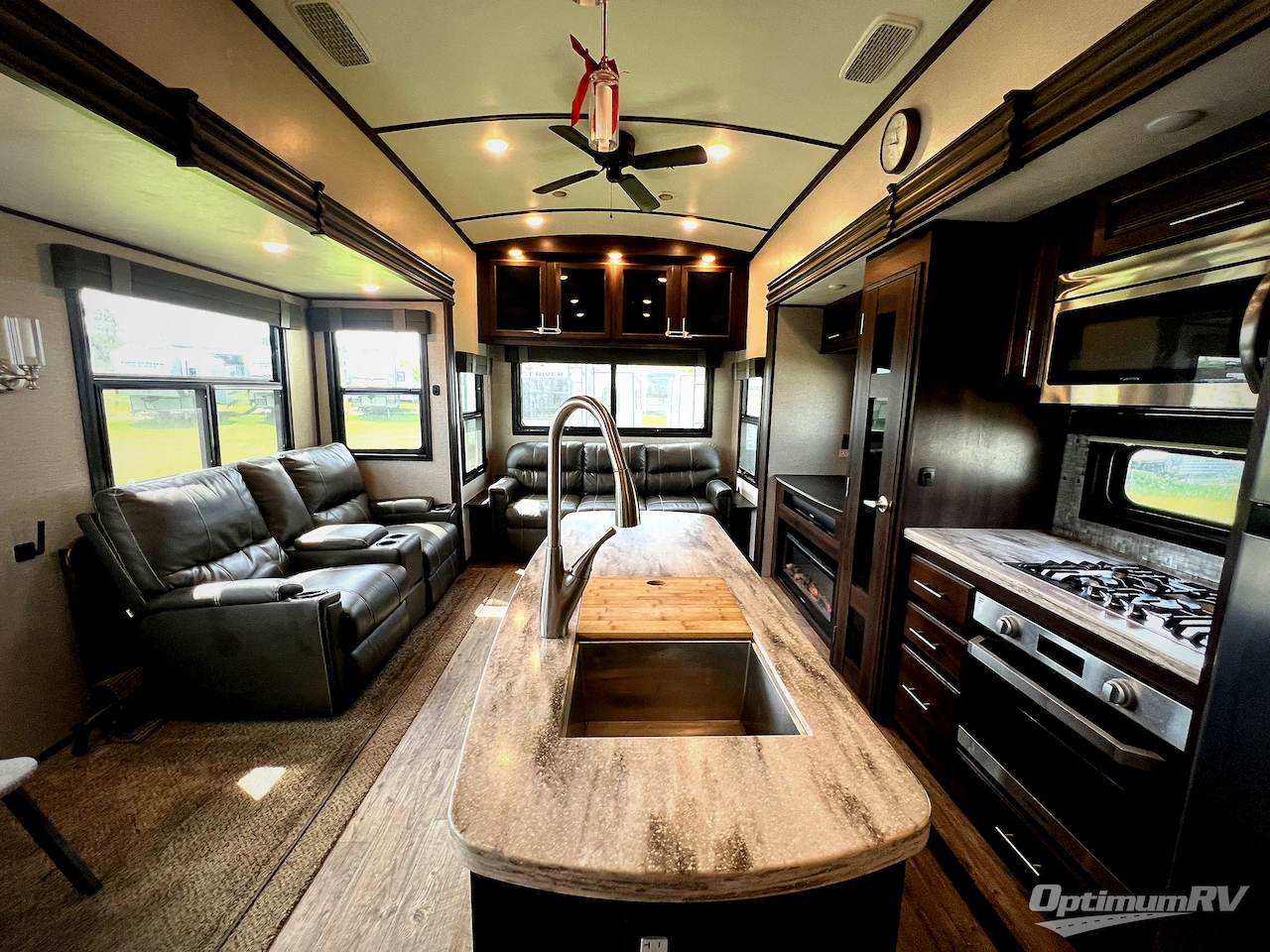 2019 Jayco North Point 377RLBH Photo 4