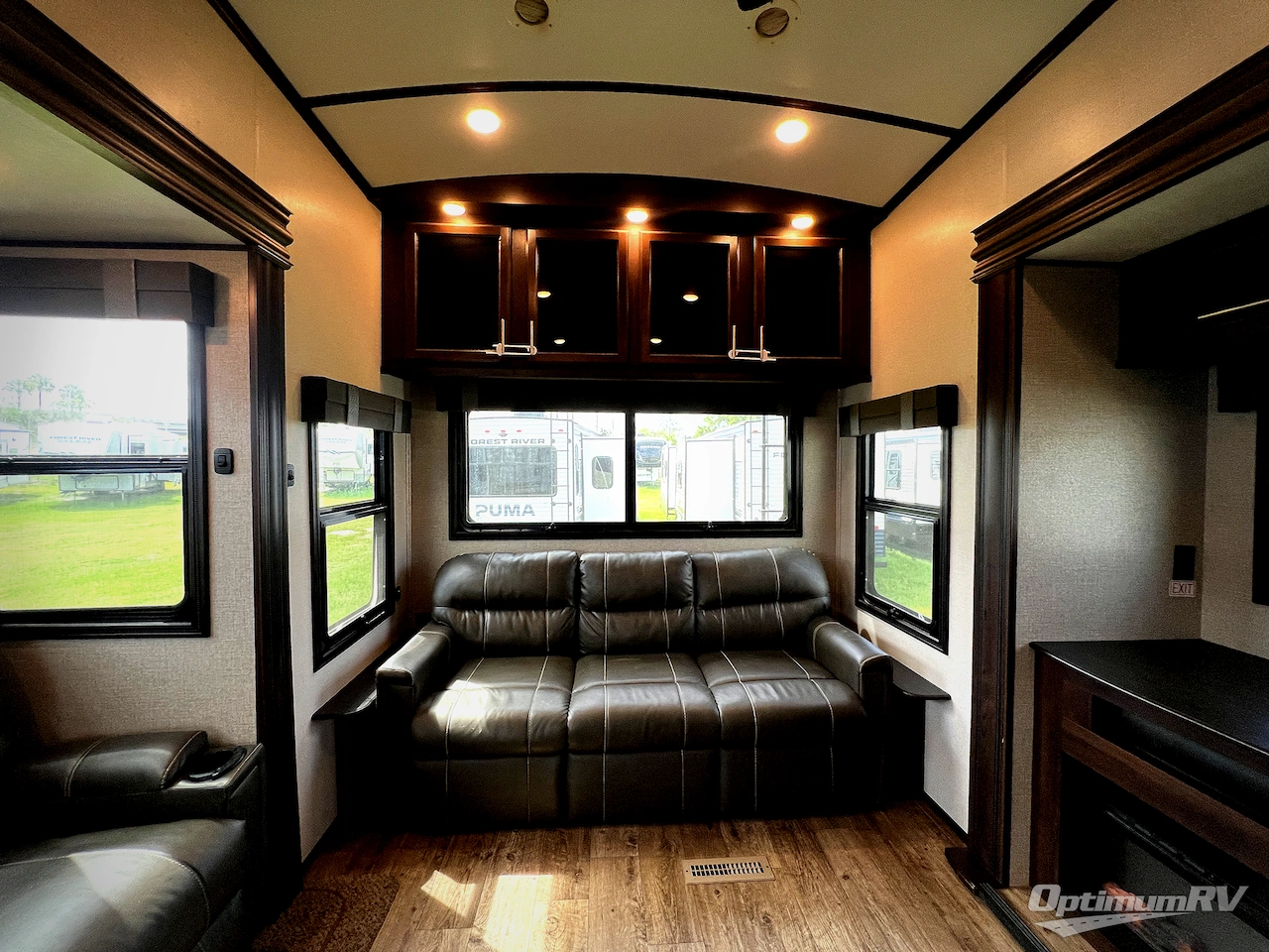 2019 Jayco North Point 377RLBH Photo 6