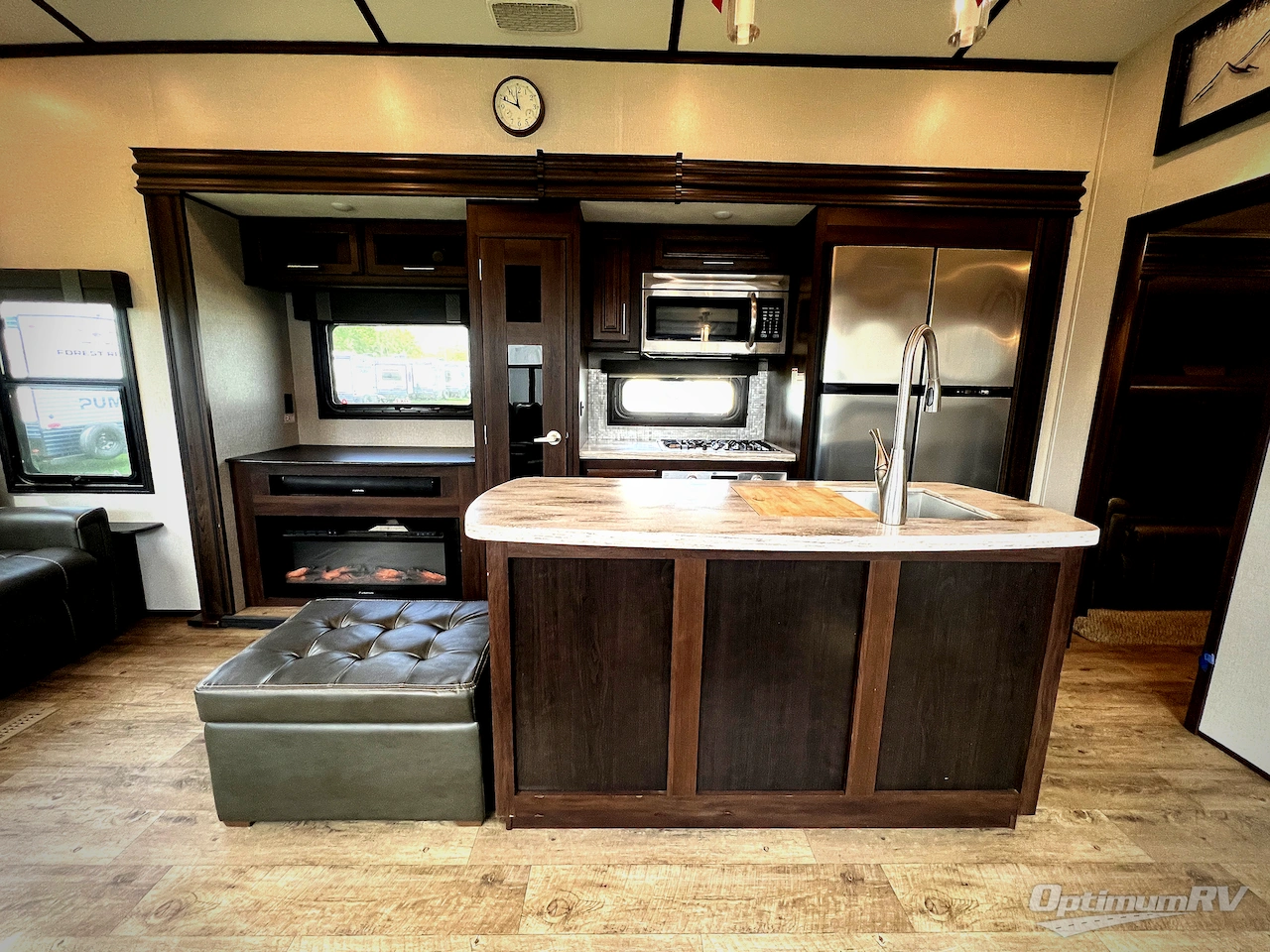 2019 Jayco North Point 377RLBH Photo 9