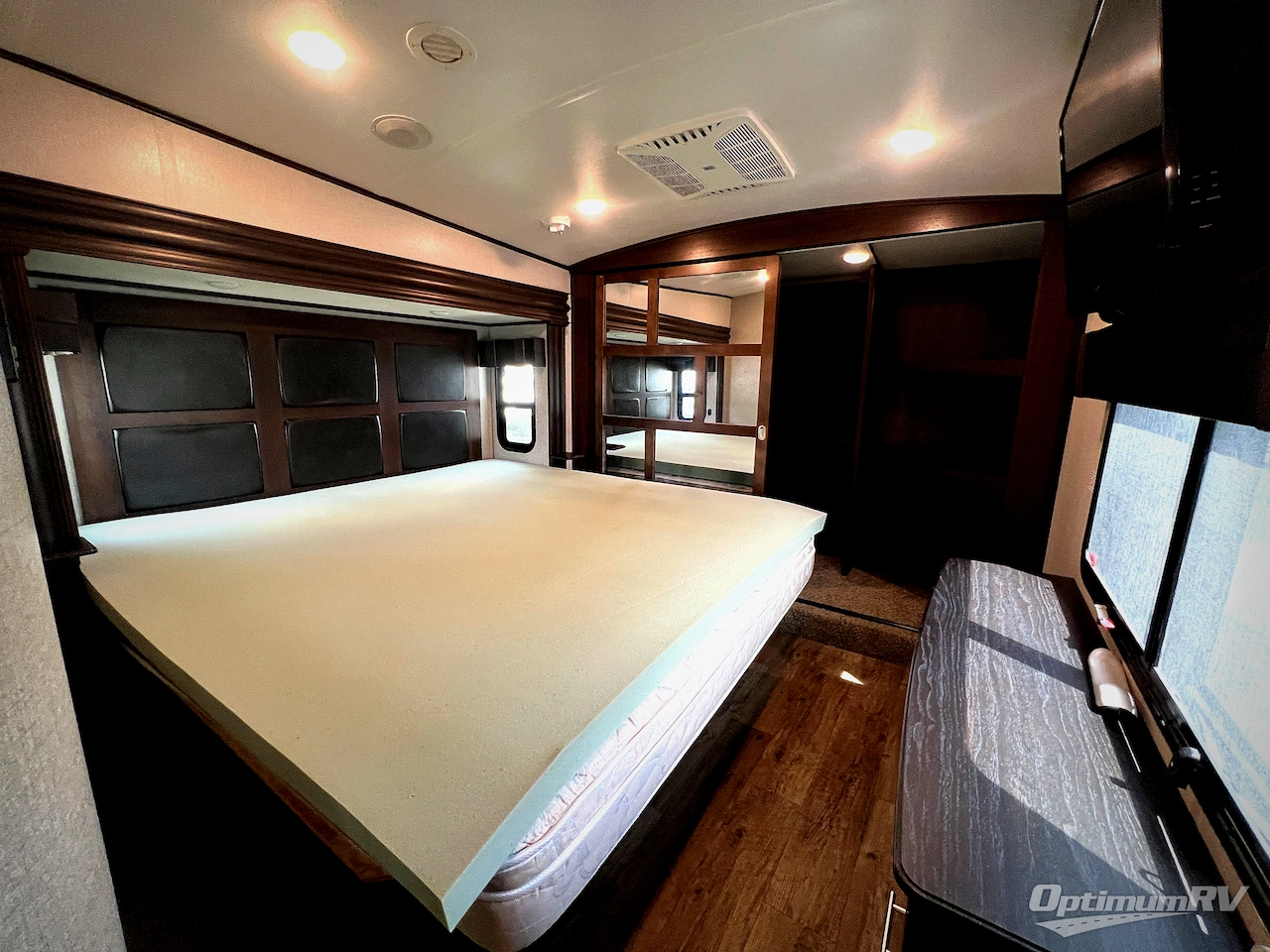 2019 Jayco North Point 377RLBH Photo 20
