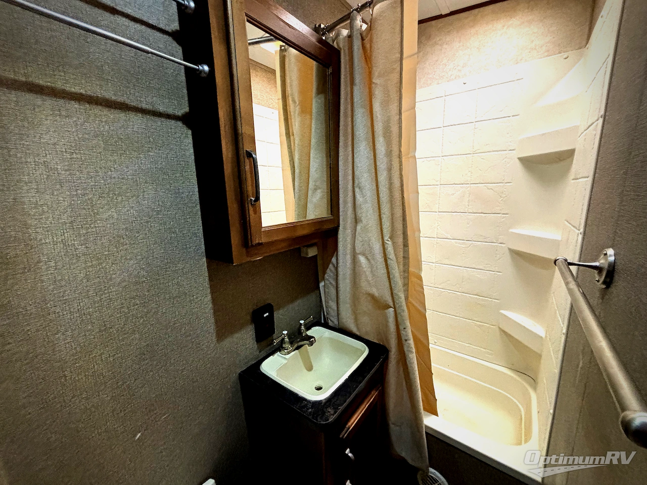 2016 Keystone Carbon 31 Photo 11