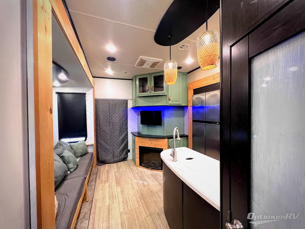 2018 Grand Design Momentum M-Class 350M Photo 4